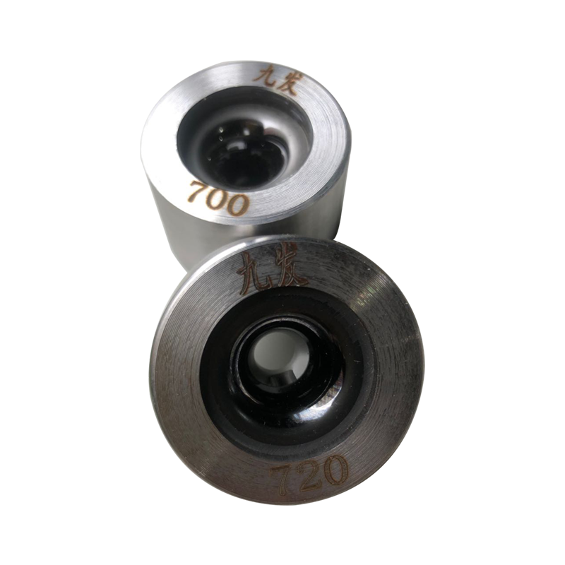 线材的拉伸轴线与模具孔中心线 线材的拉伸轴线与模具孔中心线